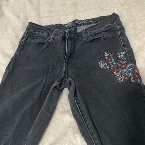 Embroidered distressed jeans